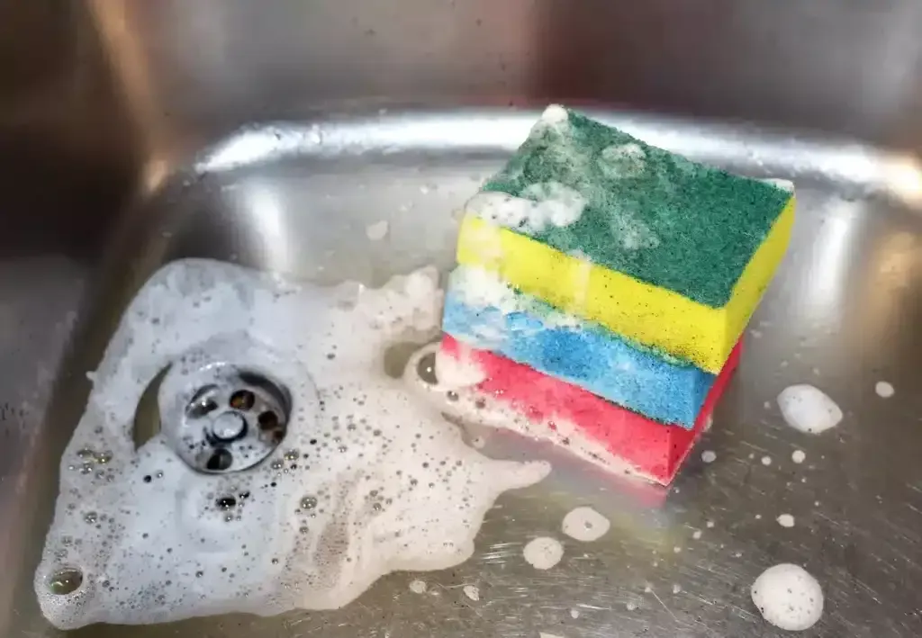 Färgkodade köksvampar: en ny dimension i städrutinen